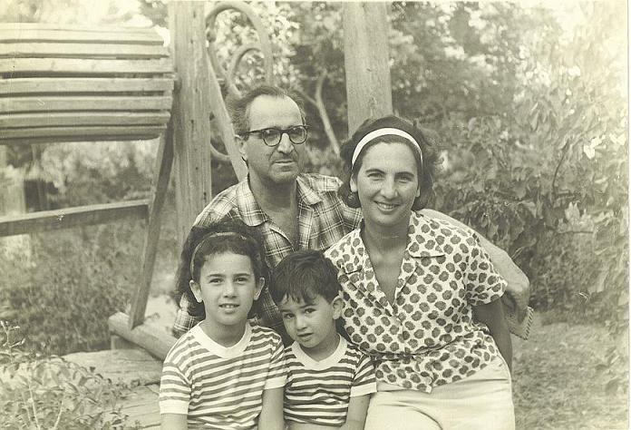 07_family_photo_1960