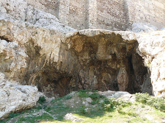 Ιερό Σπήλαιο της Αγλαύρου.