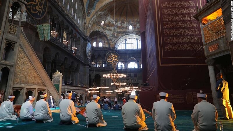 10 Ιουλίου: Ανακοίνωση της απόφασης της Τουρκίας για την μετατροπή της Αγίας Σοφιάς σε Τζαμί. 