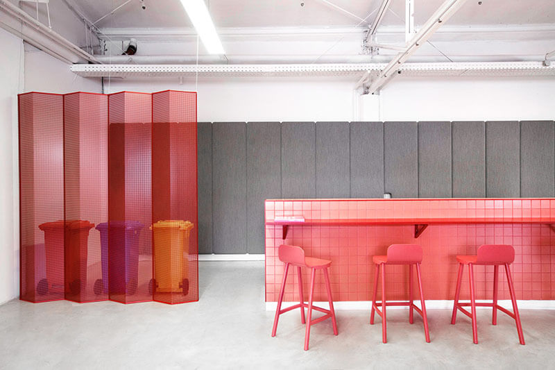 Το αρχιτεκτονικό γραφείο Studio Aisslinger σχεδίασε τα νέα γραφεία της εταιρείας LOQI με βάση το social distancing