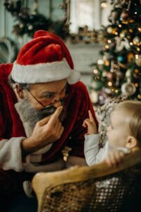 Άγιος Βασίλης: είναι σωστό να λέμε ψέματα στα παιδιά;