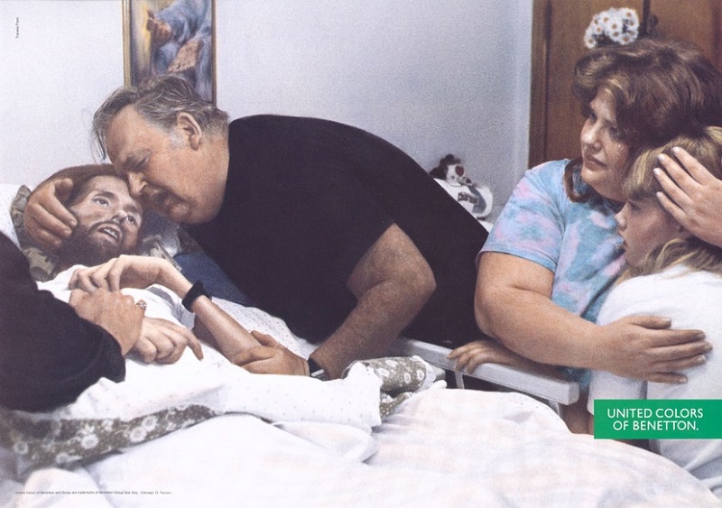 Η φωτογραφία του ετοιμοθάνατου gay ακτιβιστή, David Kirby, θύμα του θανατηφόρου υιού του AIDS, αρχικά δημοσιεύτηκε το 1990 στο περιοδικό TIME. Το 1992 φιγουράρει επεξεργασμένη από τον Ann Rhoney, υπό την επιμέλεια του Toscani, με το λογότυπο της Benetton, ως η πρώτη διαφήμιση για το AIDS σε μία χρονιά με την υψηλότερη αιτία θανάτου στην Αμερική.