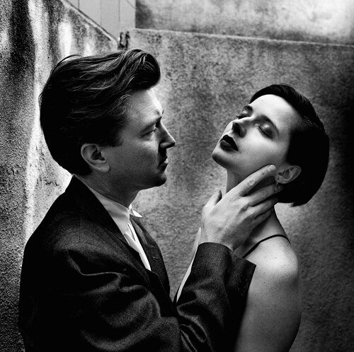 Helmut Newton, David Lynch and Isabelle Rossellini, Los Angeles, 1988 © Foto Helmut Newton, Helmut Newton Estate Courtesy Helmut Newton Foundation – Helmut Newton: The Bad and the Beautiful (Blue Finch Film Releasing, 31 October 2020)