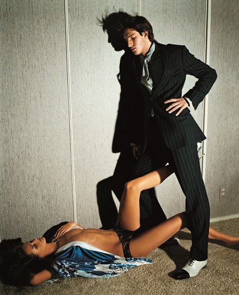 Από την καμπάνια του Gucci, άνοιξη/καλοκαίρι 2003, η αποκορύφωση του sexiness στην millenium εποχή, φωτογραφία Mario Testino.