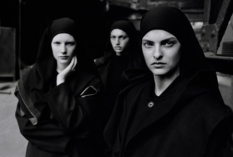 Editorial Comme des Garcons από τον φωτογράφο Peter Lindbergh, 1988.