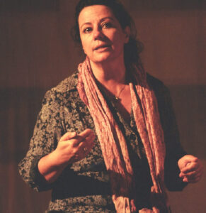 'Αγγέλα Παπάζογλου" με την Άννα Βαγενά στο Θέατρο Αμαλία